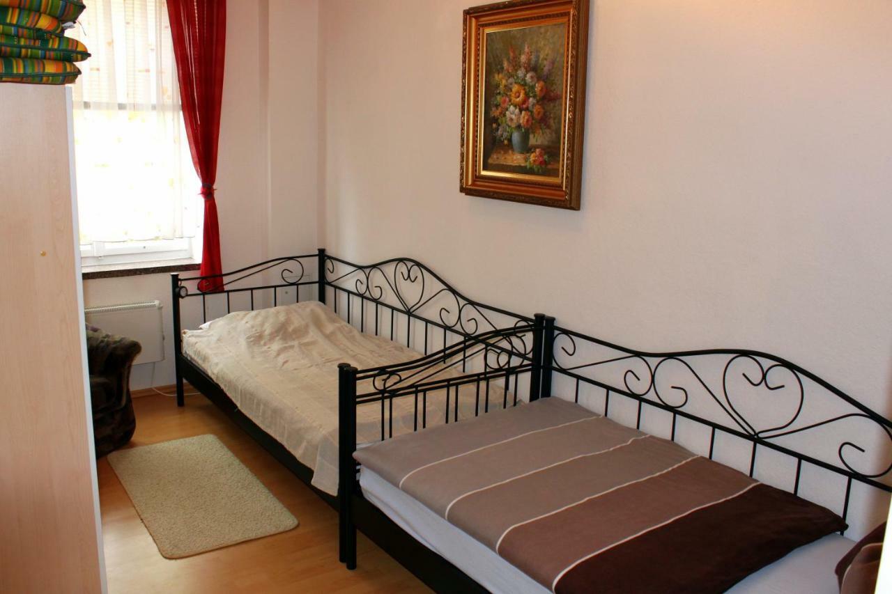 Ferienwohnung "Zur Alten Schule" Neuburxdorf Exteriör bild
